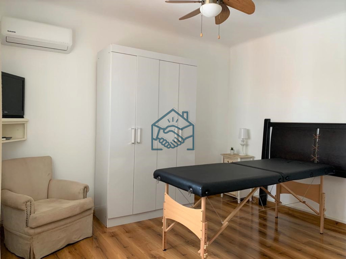 Casa ID.442/Casa-en-la-Península-de-Punta-del-Este-en-Venta---Seis-Dormitorios-y-Piscina- - Casa en la Península de Punta del Este en Venta - Seis Dormitorios y Piscina 