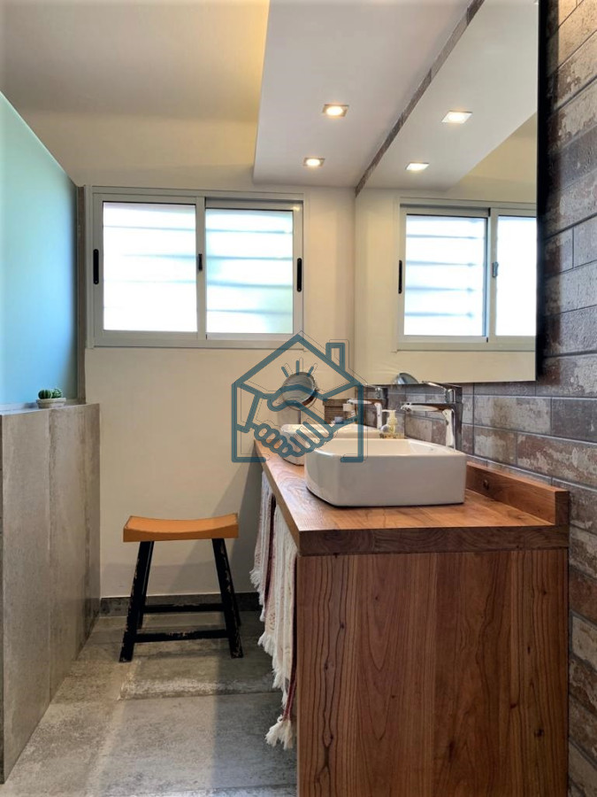 Casa ID.442/Casa-en-la-Península-de-Punta-del-Este-en-Venta---Seis-Dormitorios-y-Piscina- - Casa en la Península de Punta del Este en Venta - Seis Dormitorios y Piscina 
