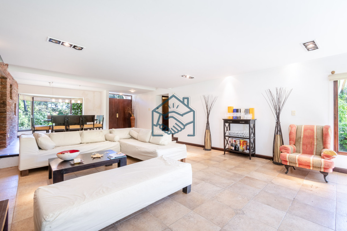 Casa ID.437 - Buena casa en San Rafael de Cuatro Dormitorios con Pisicina