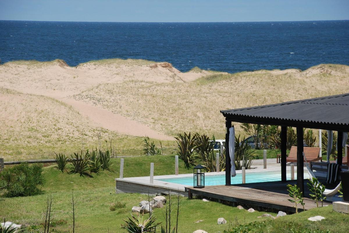 Las Grutas Punta Ballena Excelente casa sobre el mar 