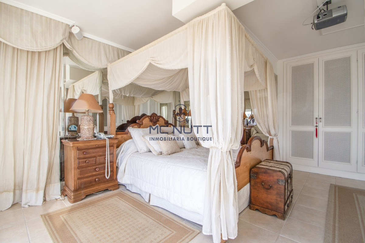 Apartamento Ref.584/ - Penthouse Frente Al Mar 4 Dormitorios en Venta 