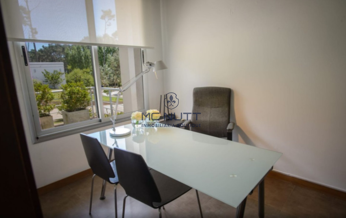 Casa ID.585/ - Excelente propiedad en Barrio Privado - Cinco Dormitorios a metros del Mar