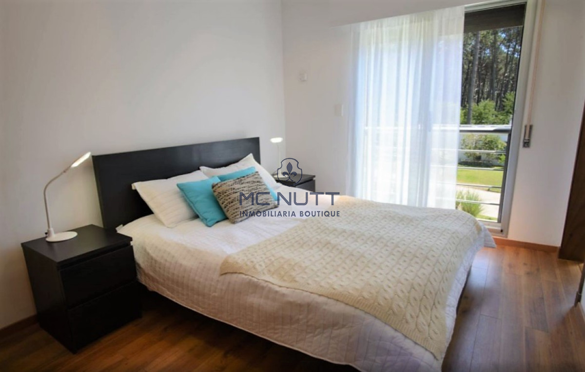 Casa ID.585/ - Excelente propiedad en Barrio Privado - Cinco Dormitorios a metros del Mar