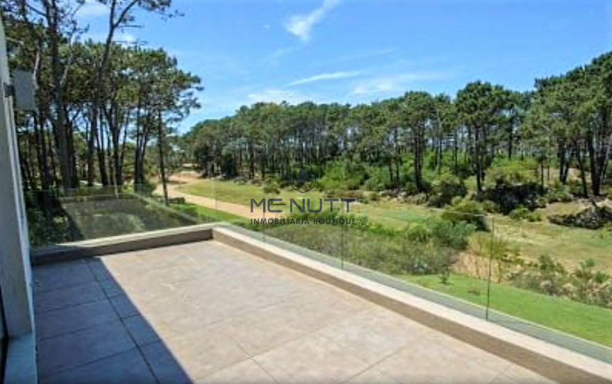 Casa ID.585/ - Excelente propiedad en Barrio Privado - Cinco Dormitorios a metros del Mar