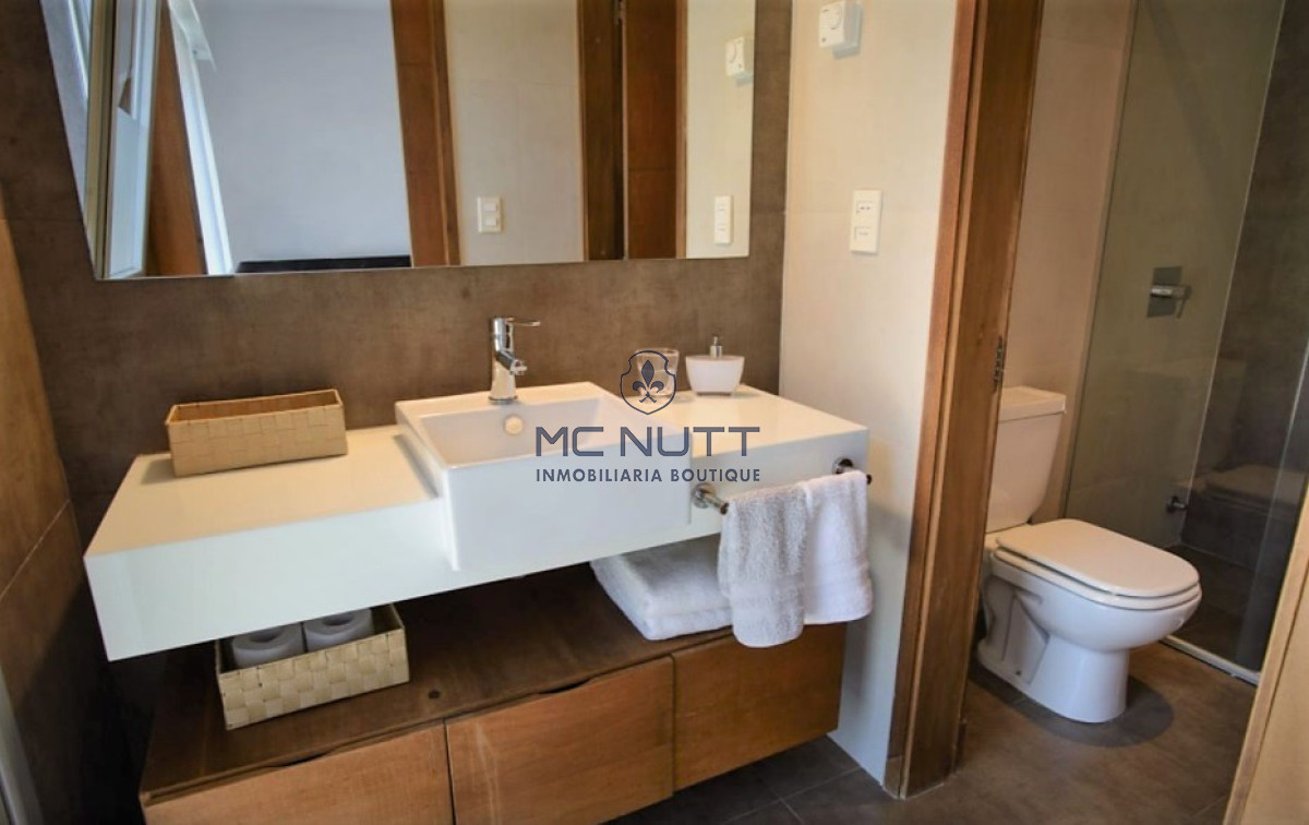 Casa ID.585/ - Excelente propiedad en Barrio Privado - Cinco Dormitorios a metros del Mar