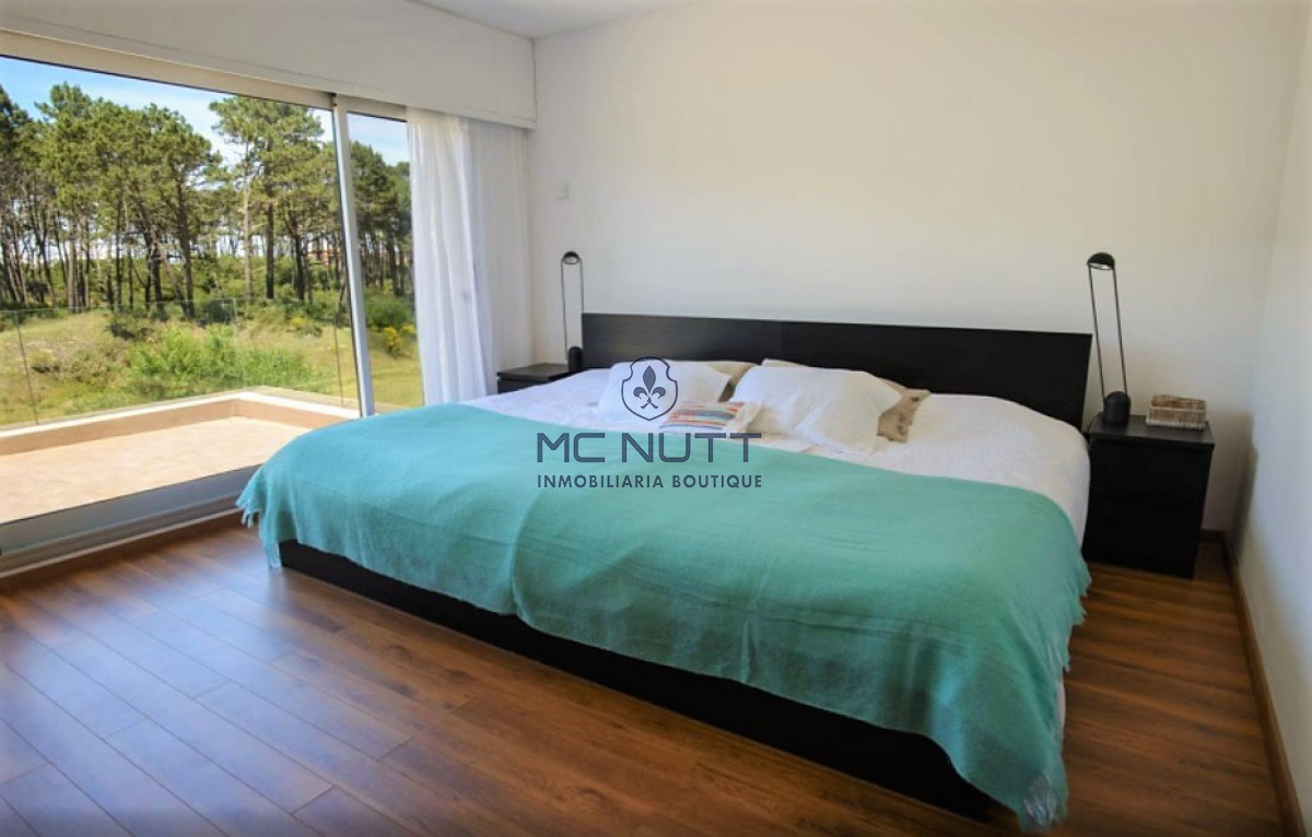 Casa ID.585/ - Excelente propiedad en Barrio Privado - Cinco Dormitorios a metros del Mar