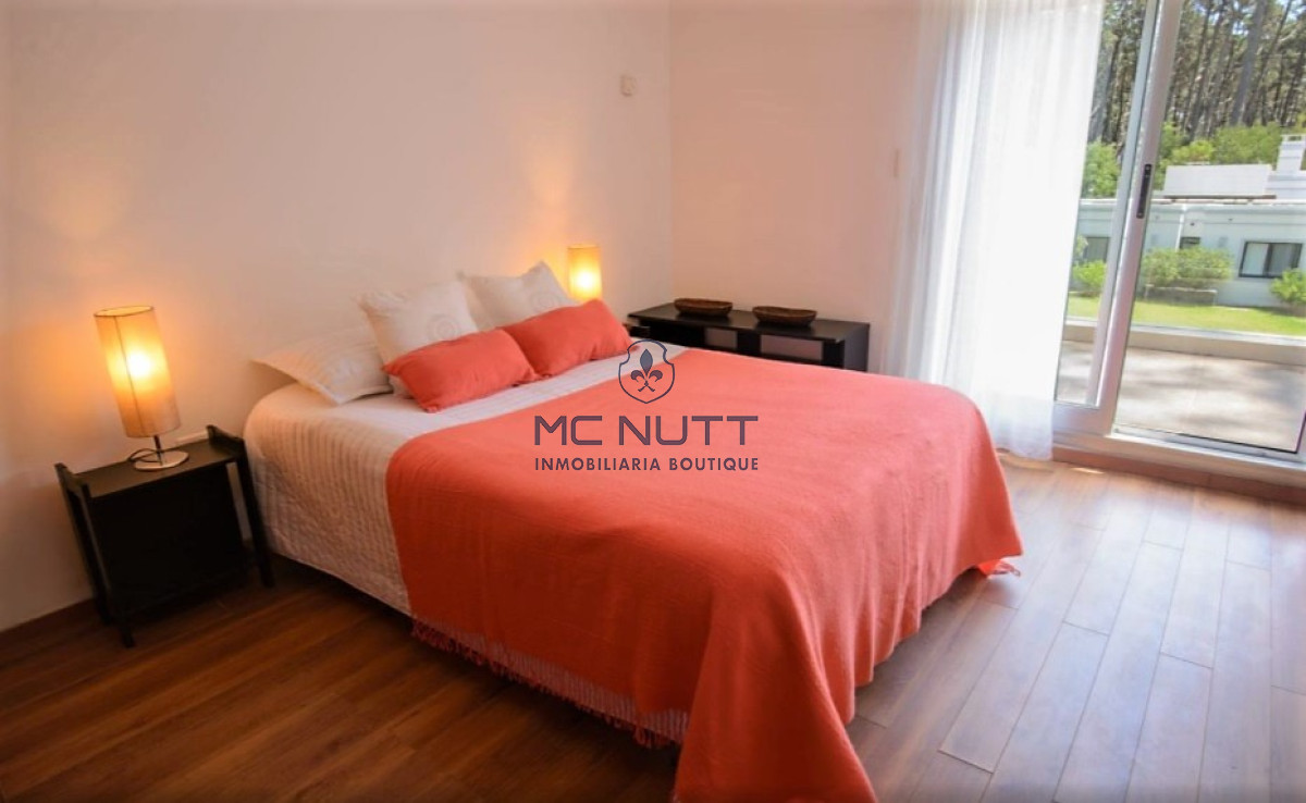 Casa ID.585/ - Excelente propiedad en Barrio Privado - Cinco Dormitorios a metros del Mar