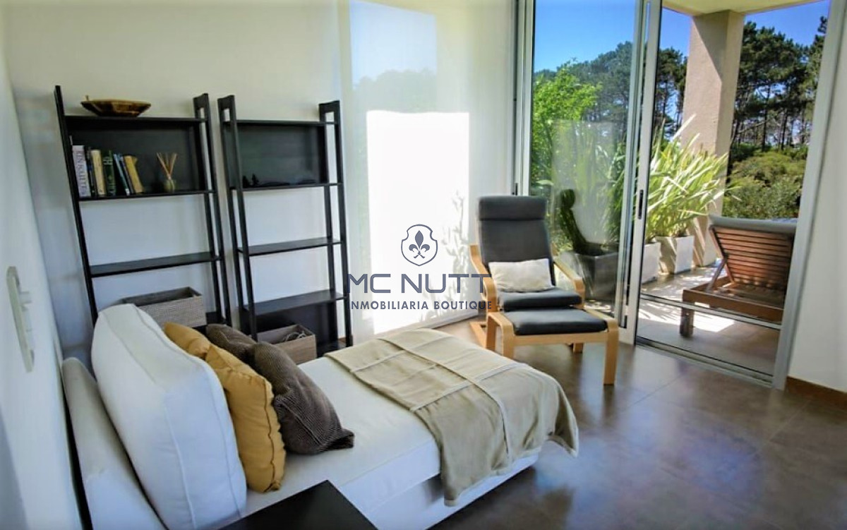 Casa ID.585/ - Excelente propiedad en Barrio Privado - Cinco Dormitorios a metros del Mar