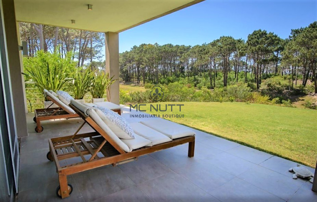 Casa ID.585/ - Excelente propiedad en Barrio Privado - Cinco Dormitorios a metros del Mar