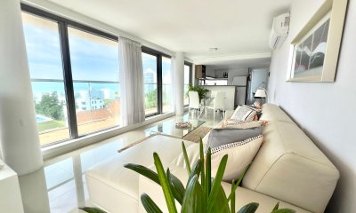 Departamento en venta en edificio Chronos de 2 dormitorios con vista al mar