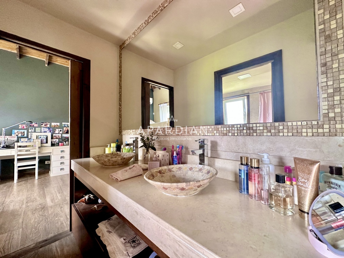 Casa ID.21097039 - Casa de cuatro dormitorios en venta en Barrio Privado El Quijote, La Barra.