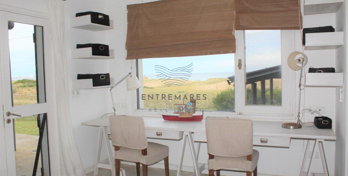 Casa ID.65 - Las Grutas Punta Ballena Excelente casa sobre el mar 