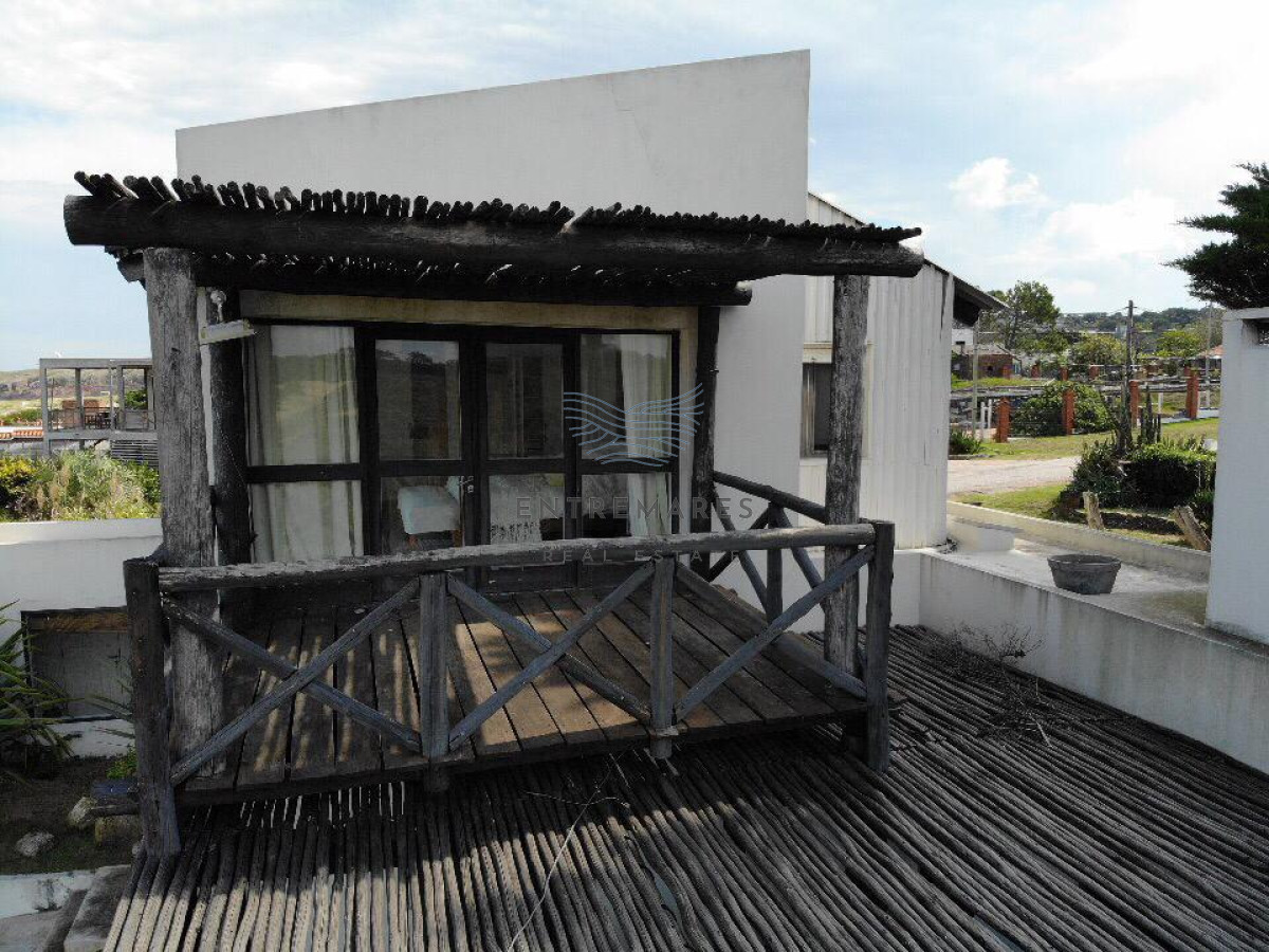 Casa ID.65 - Las Grutas Punta Ballena Excelente casa sobre el mar 