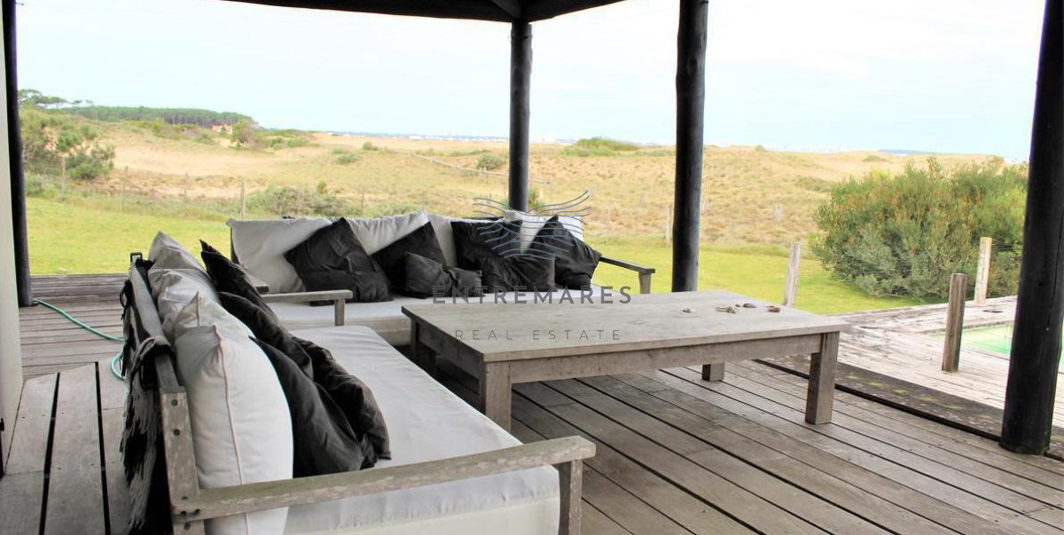 Casa ID.65 - Las Grutas Punta Ballena Excelente casa sobre el mar 