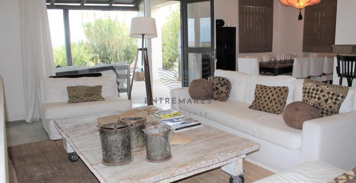 Casa ID.65 - Las Grutas Punta Ballena Excelente casa sobre el mar 