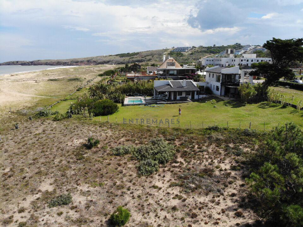 Casa ID.65 - Las Grutas Punta Ballena Excelente casa sobre el mar 