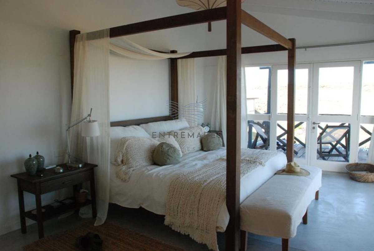 Casa ID.65 - Las Grutas Punta Ballena Excelente casa sobre el mar 
