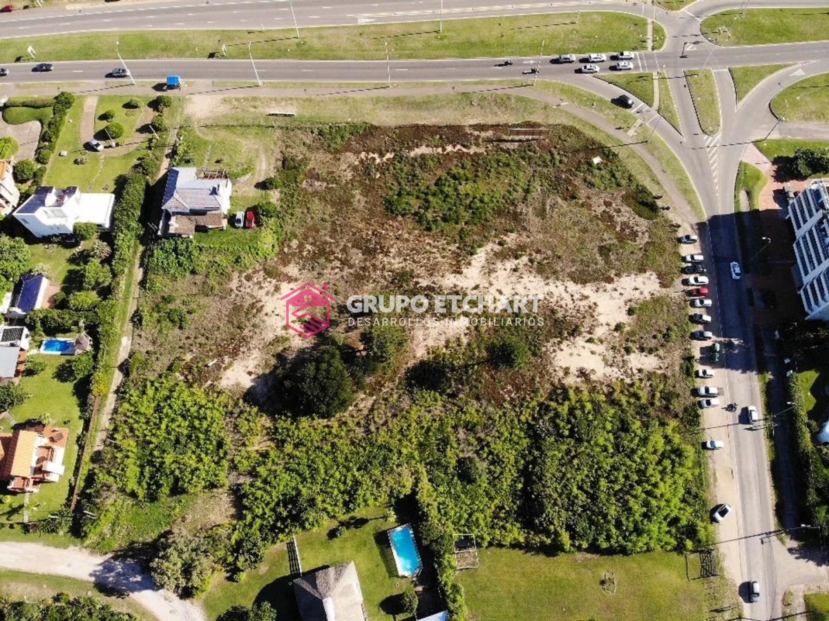 Terreno ID.35 - Terreno Frente al Mar Lote 10.376 m2 frente al mar Punta del Este