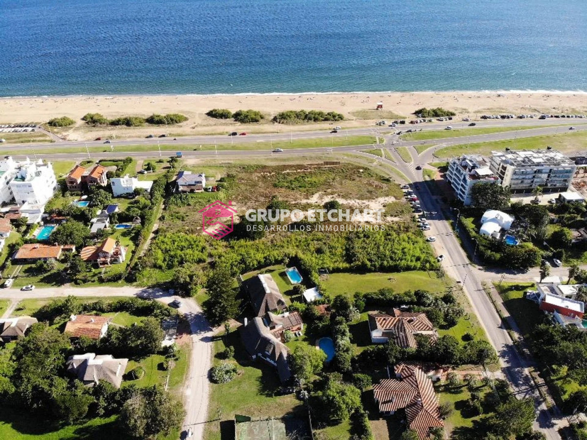 Terreno ID.35 - Terreno Frente al Mar Lote 10.376 m2 frente al mar Punta del Este