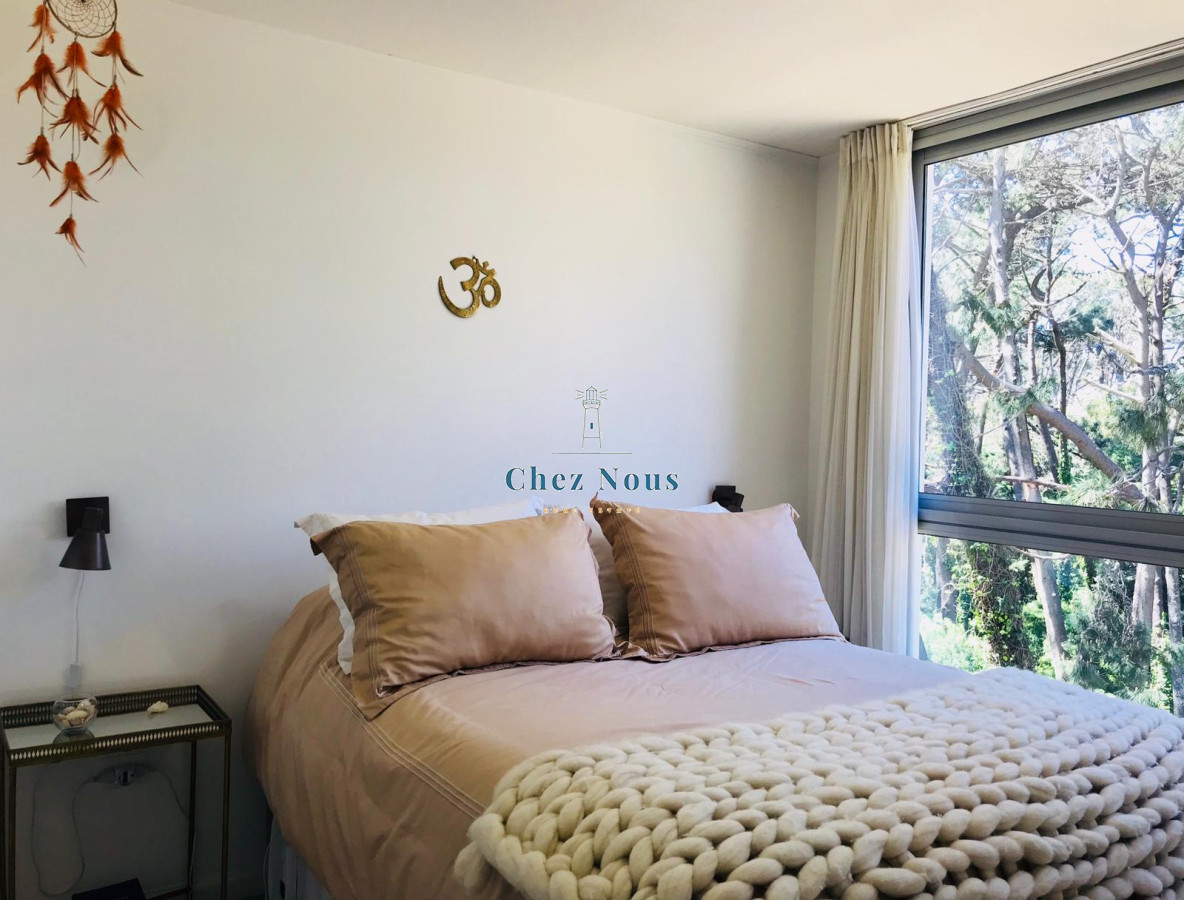 Apartamento ID.130 - Moderno Apartamento de Dos Dormitorios con Balcón en Venta - Punta del Este