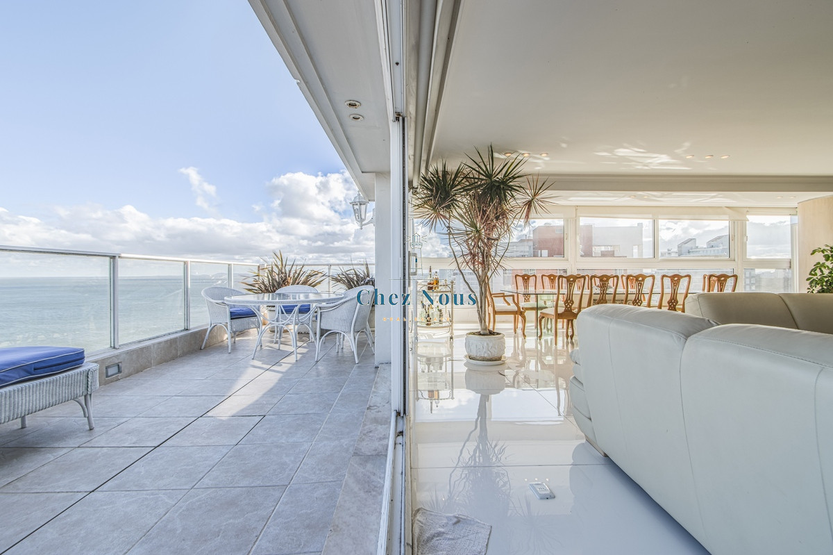 Apartamento ID.123 - Penthouse Frente Al Mar 4 Dormitorios en Venta 
