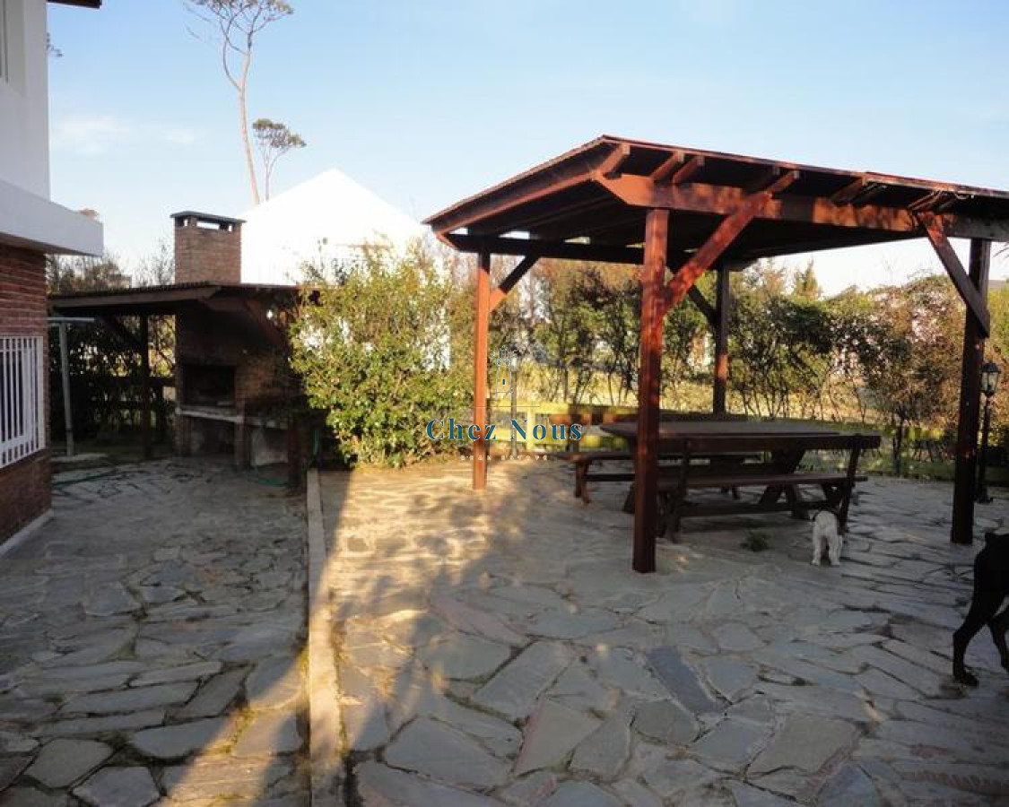 Casa ID.177 - Venta casa en Pinares a una cuadra de la Playa