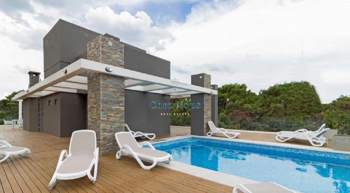 Apartamento ID.130 - Moderno Apartamento de Dos Dormitorios con Balcón en Venta - Punta del Este