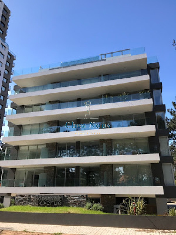 Apartamento ID.130 - Moderno Apartamento de Dos Dormitorios con Balcón en Venta - Punta del Este