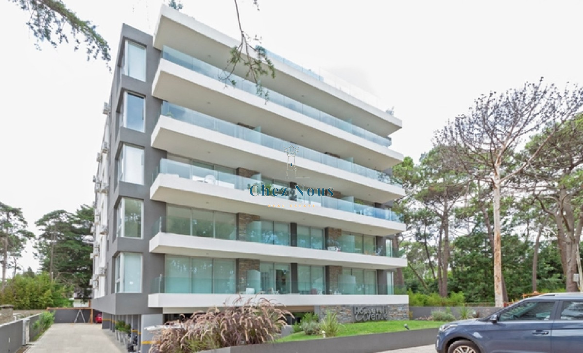 Apartamento ID.130 - Moderno Apartamento de Dos Dormitorios con Balcón en Venta - Punta del Este