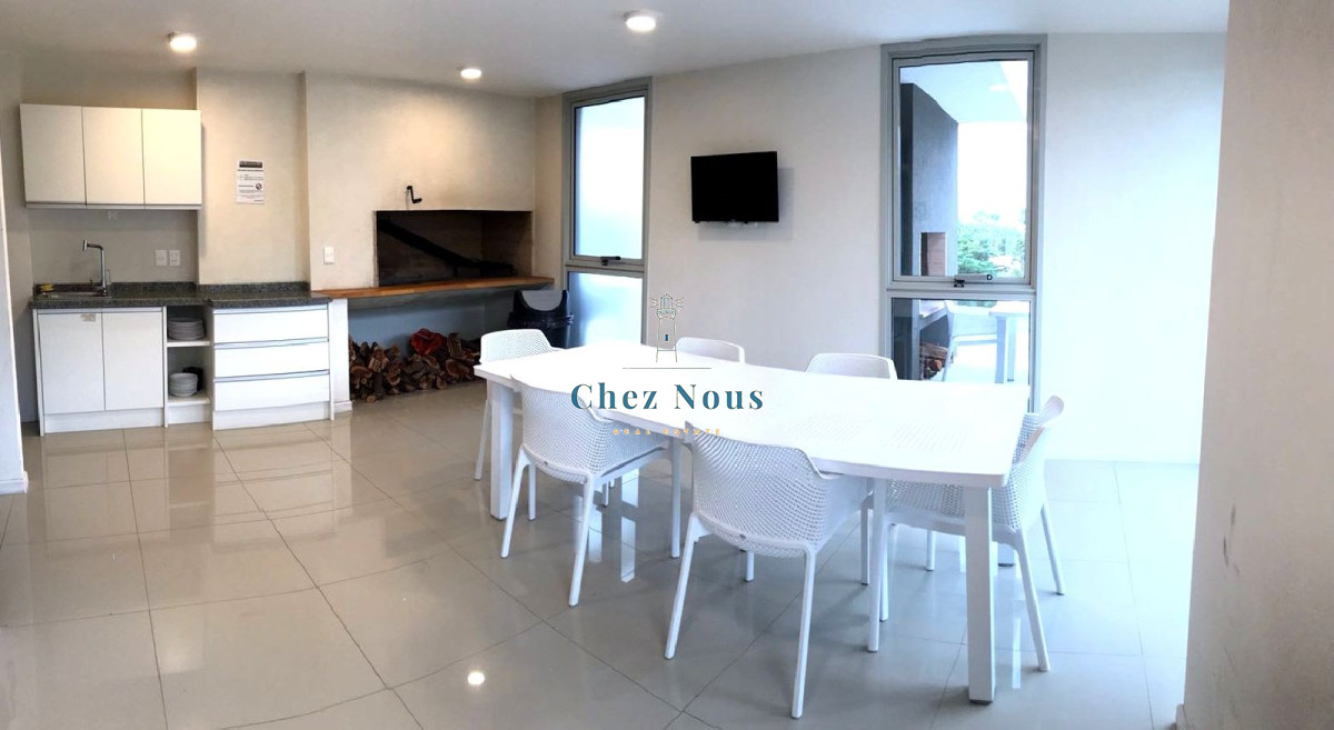 Apartamento ID.130 - Moderno Apartamento de Dos Dormitorios con Balcón en Venta - Punta del Este