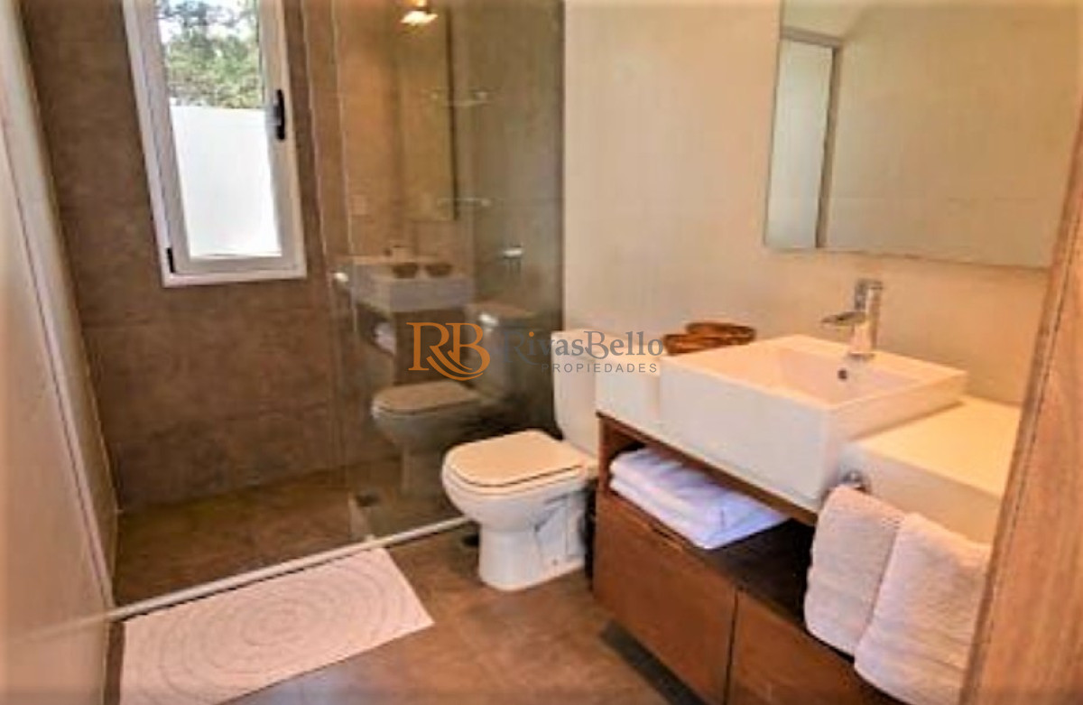 Casa ID.84 - Excelente propiedad en Barrio Privado - Cinco Dormitorios a metros del Mar