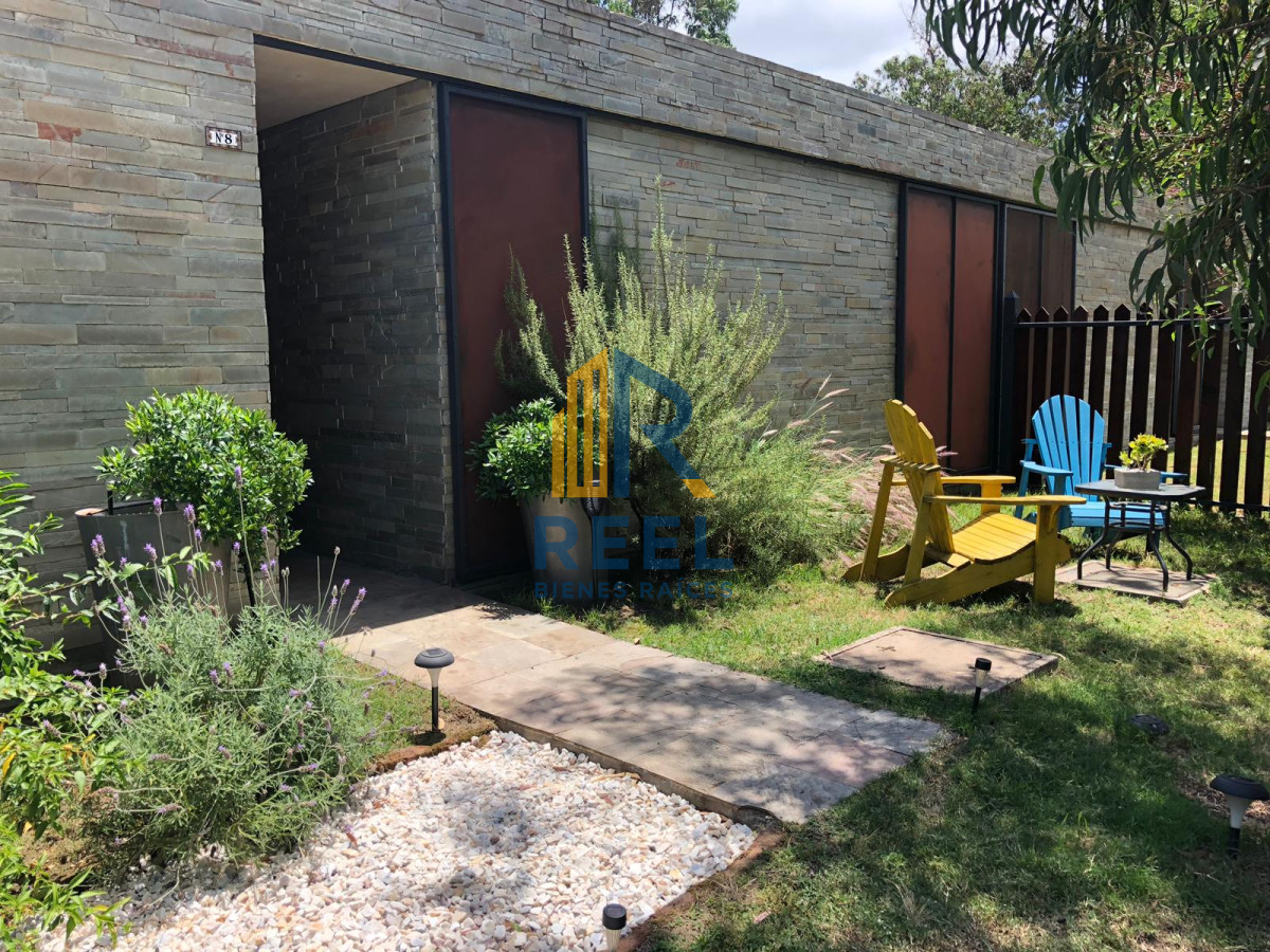 Casa ID.37 - Casa en Venta de 2 Dormitorios a pocos metros de Playa Mansa - Pinares Punta del Este