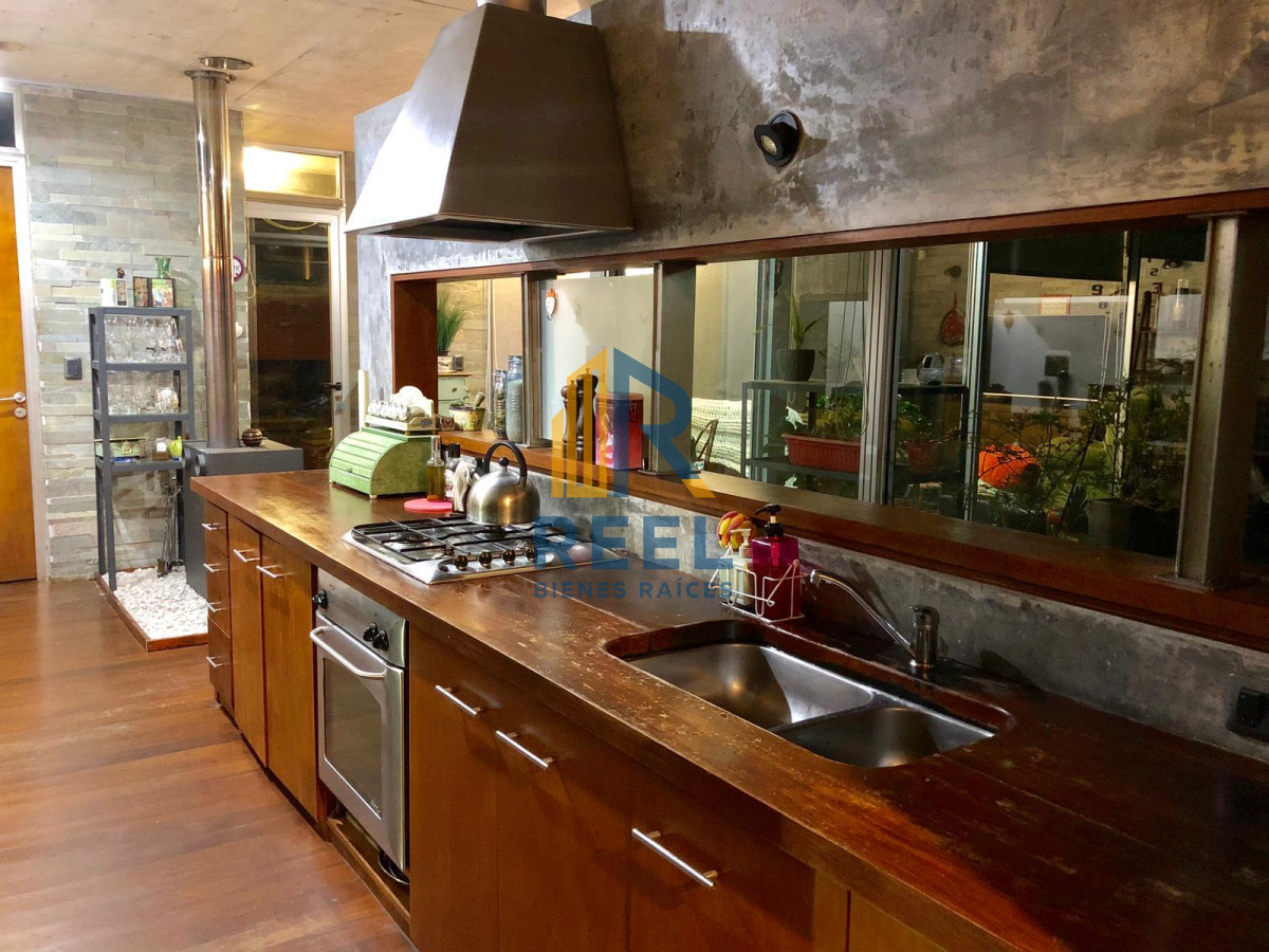 Casa ID.37 - Casa en Venta de 2 Dormitorios a pocos metros de Playa Mansa - Pinares Punta del Este