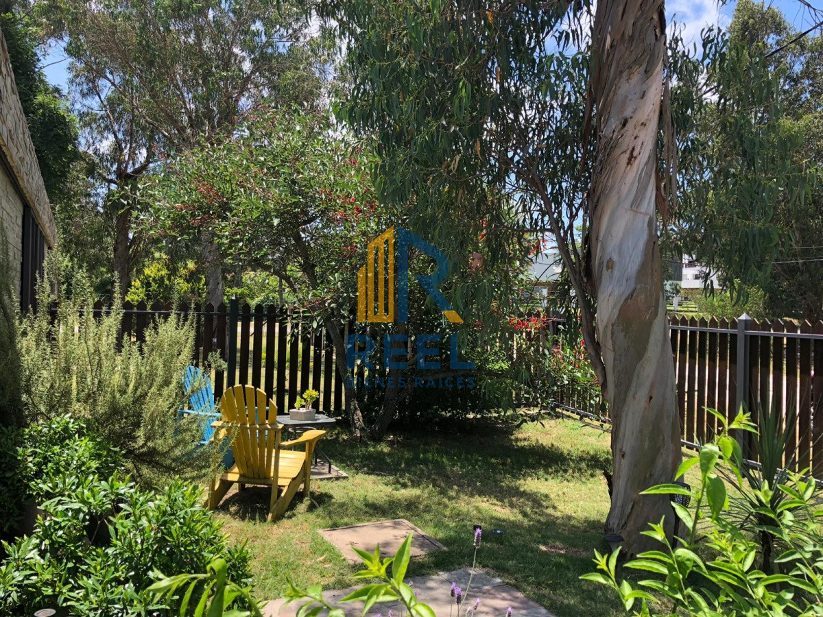 Casa ID.37 - Casa en Venta de 2 Dormitorios a pocos metros de Playa Mansa - Pinares Punta del Este