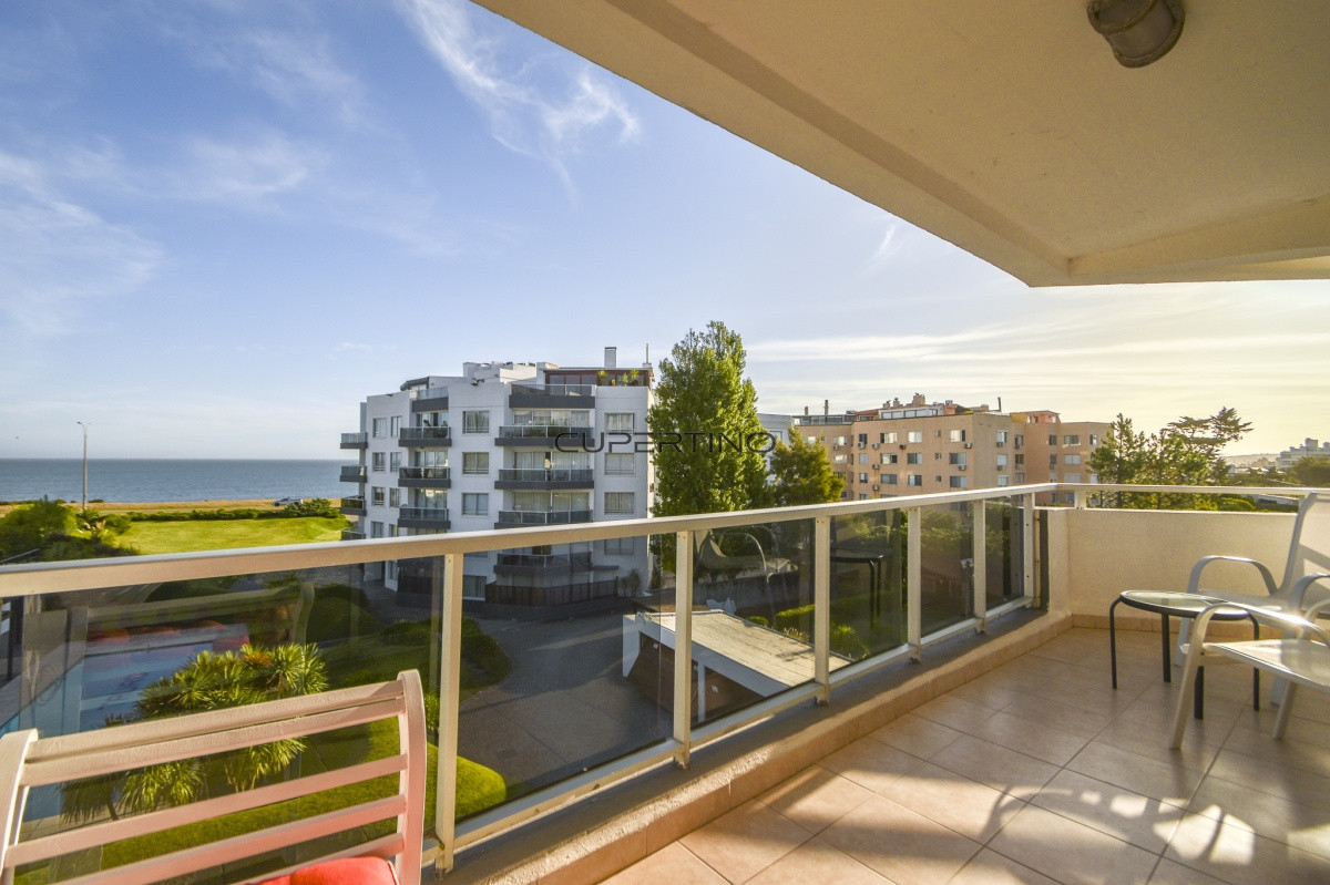 Apartamento ID.2067 - Excelente Apartamento de Tres Dormitorios frente al Mar - Punta Este