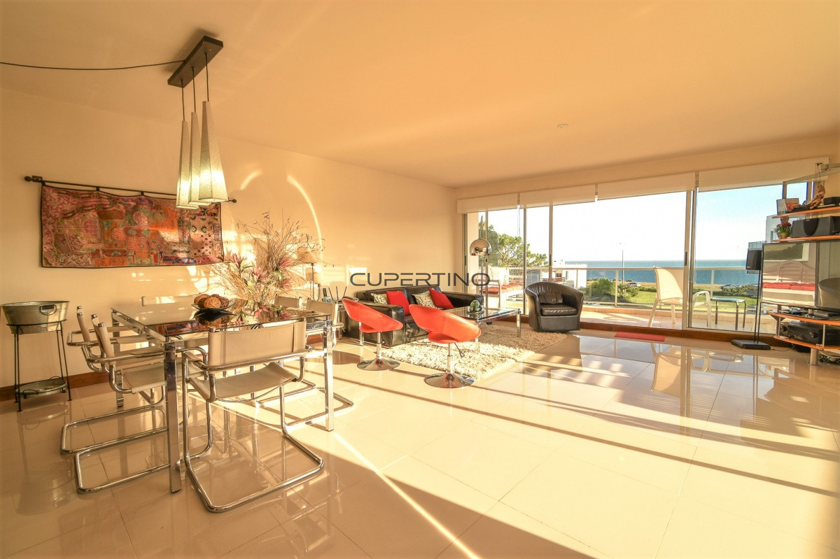 Apartamento ID.2067 - Excelente Apartamento de Tres Dormitorios frente al Mar - Punta Este