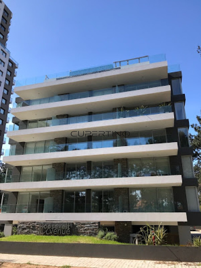 Moderno Apartamento de Dos Dormitorios con Balcón en Venta - Punta del Este — foto 25