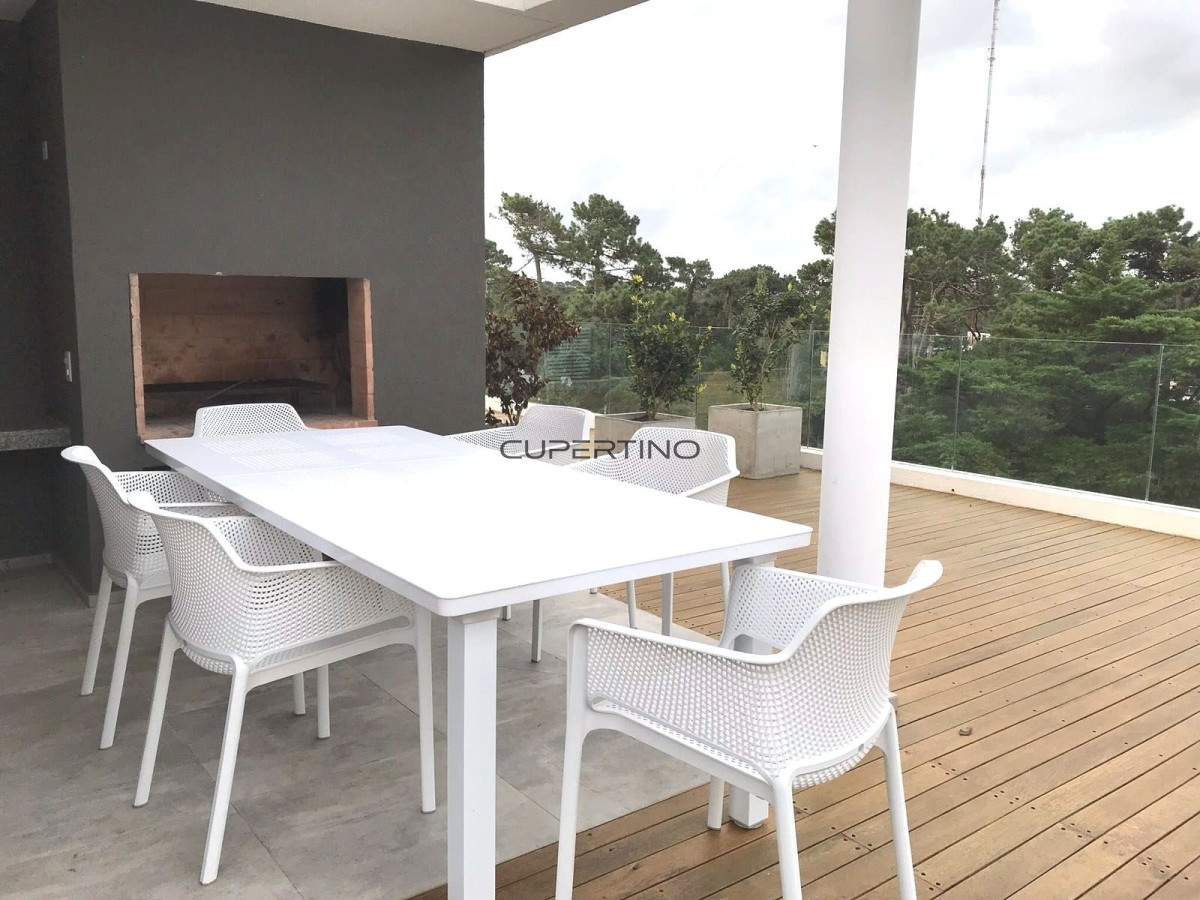 Moderno Apartamento de Dos Dormitorios con Balcón en Venta - Punta del Este — foto 31