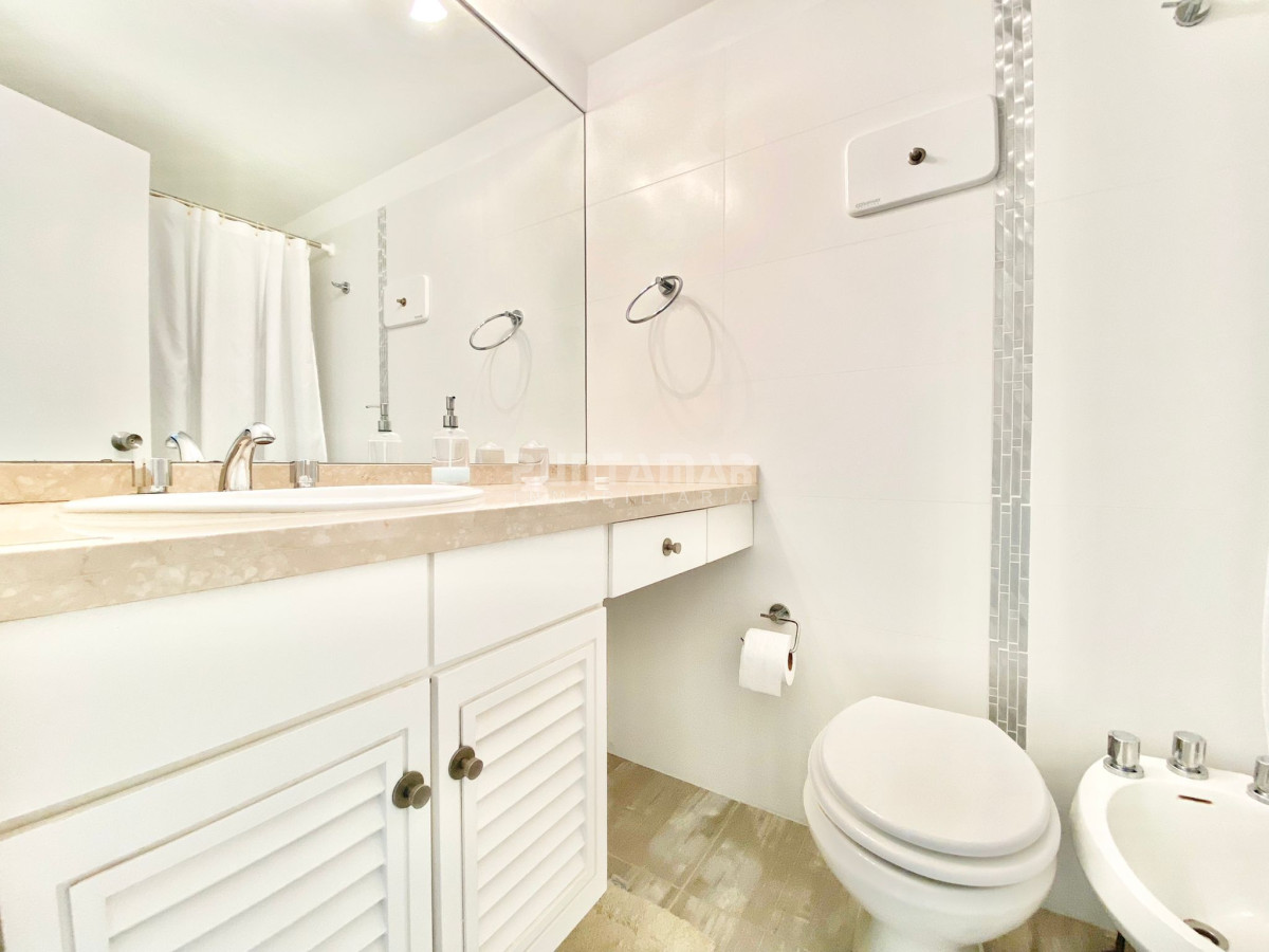 Apartamento ID.212963 - Apartamento de tres dormitorios en venta, Punta del Este