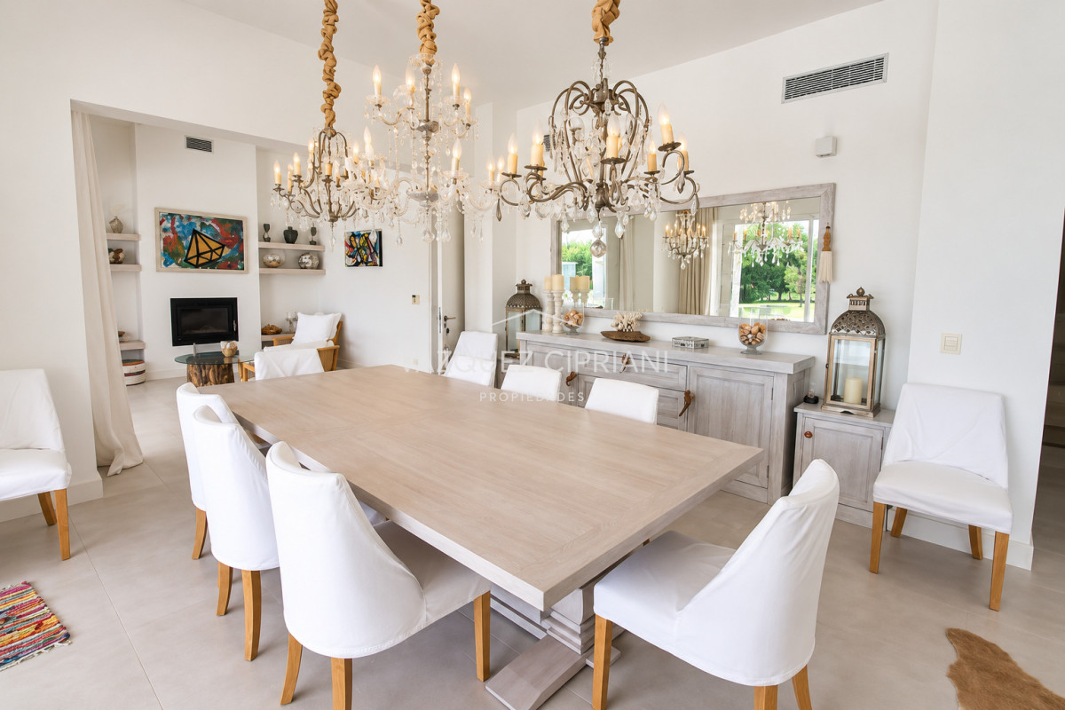 Casa ID.108 - Casa de 6 dormitorios en Laguna Estates 
