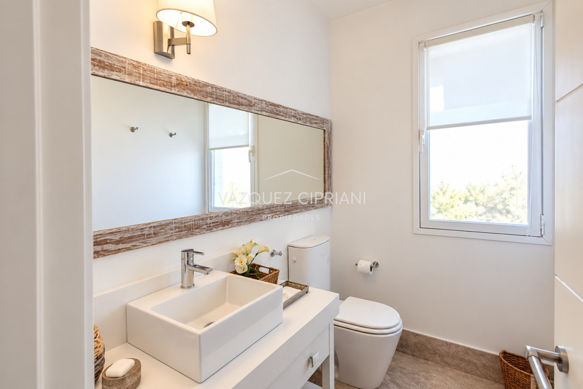 Casa ID.108 - Casa de 6 dormitorios en Laguna Estates 