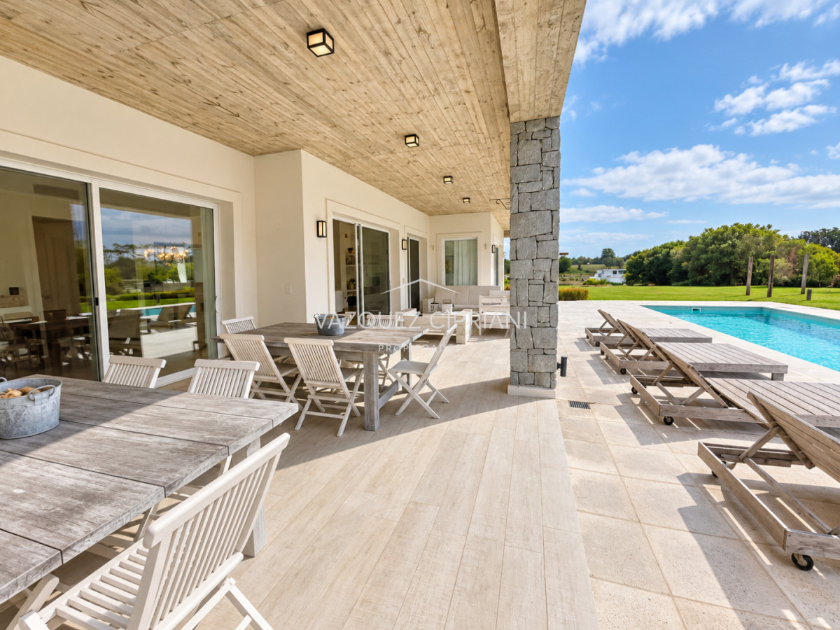 Casa ID.108 - Casa de 6 dormitorios en Laguna Estates 
