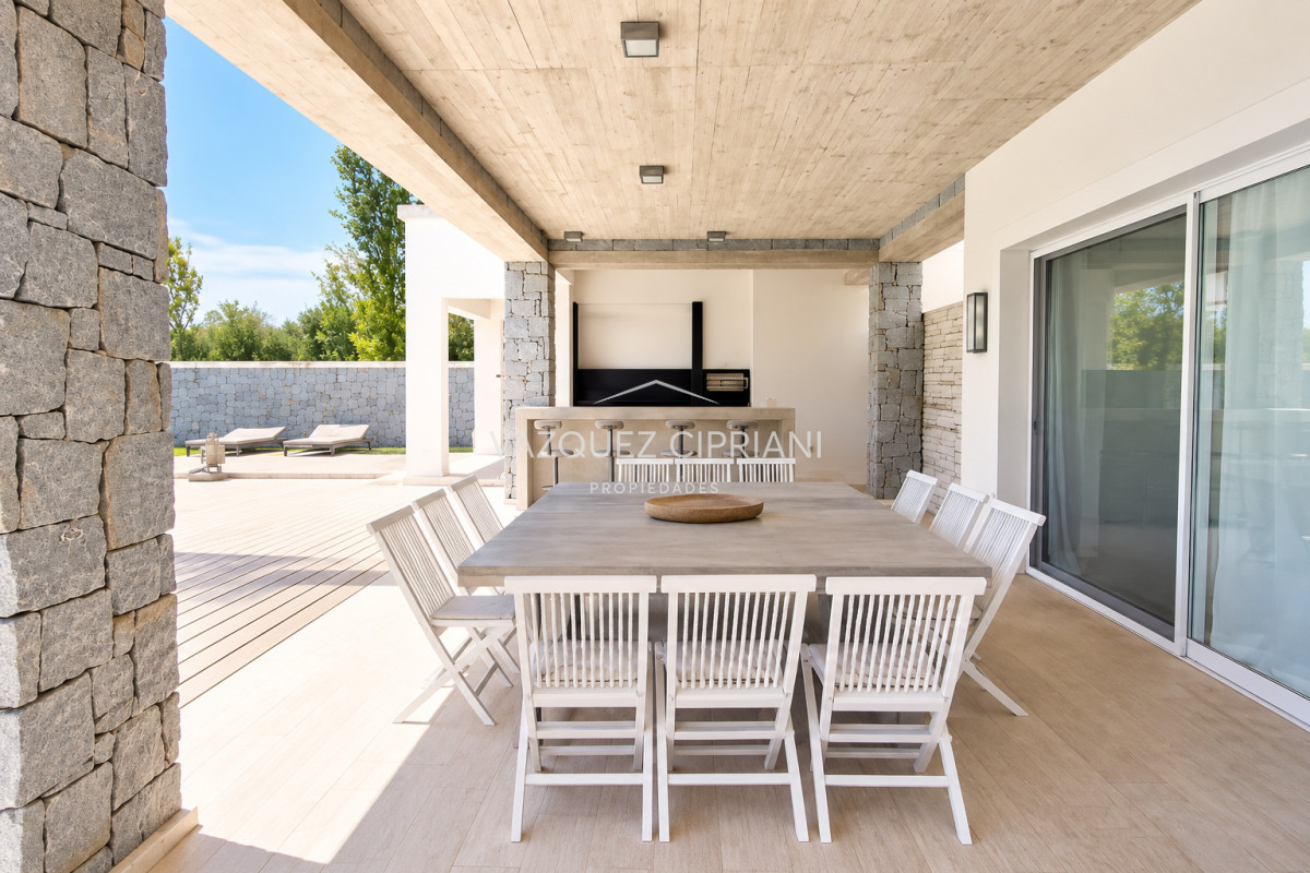 Casa ID.108 - Casa de 6 dormitorios en Laguna Estates 