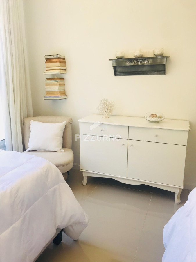 Apartamento Ref.400 - Moderno Apartamento de Dos Dormitorios con Balcón en Venta - Punta del Este