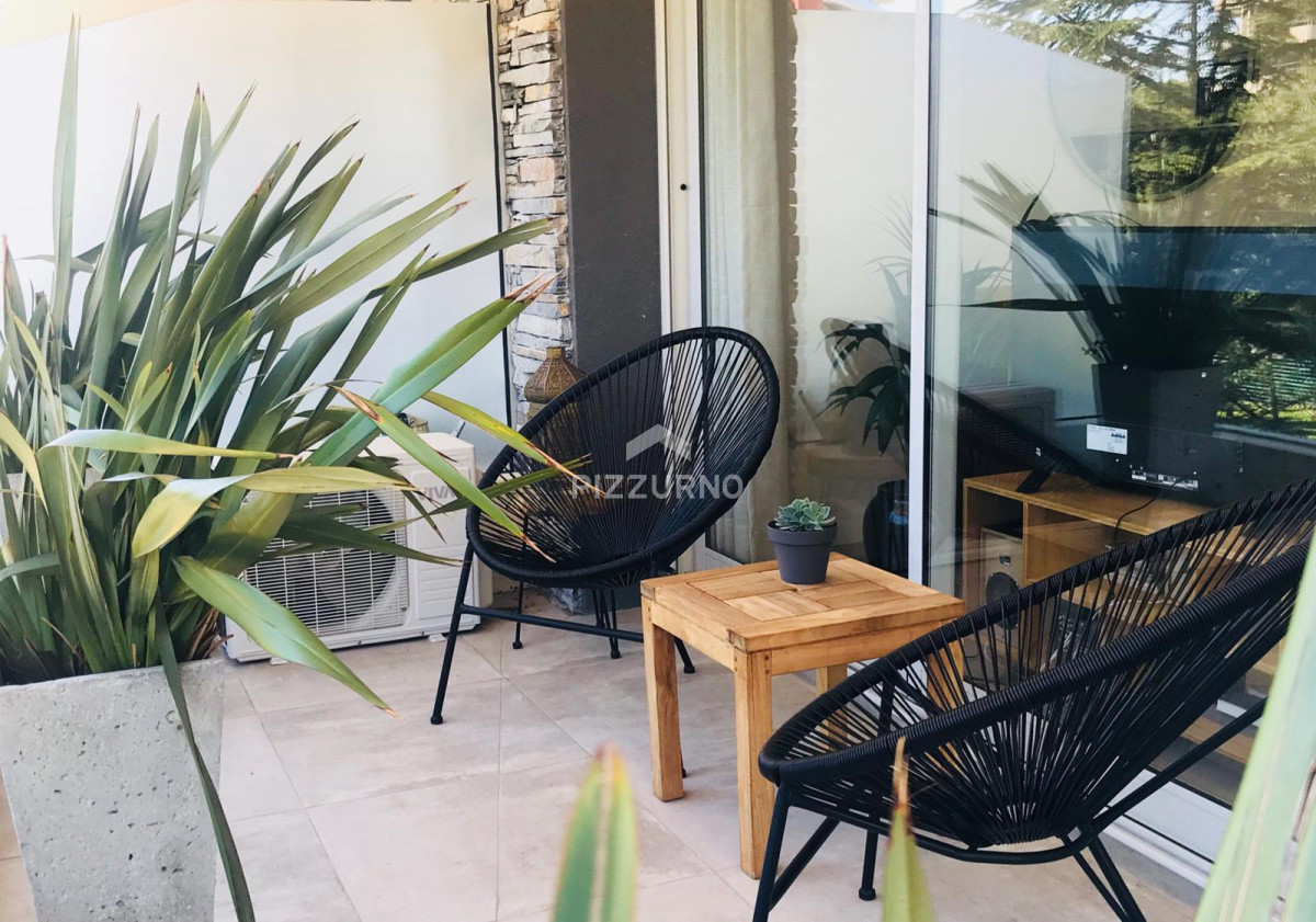 Apartamento Ref.400 - Moderno Apartamento de Dos Dormitorios con Balcón en Venta - Punta del Este