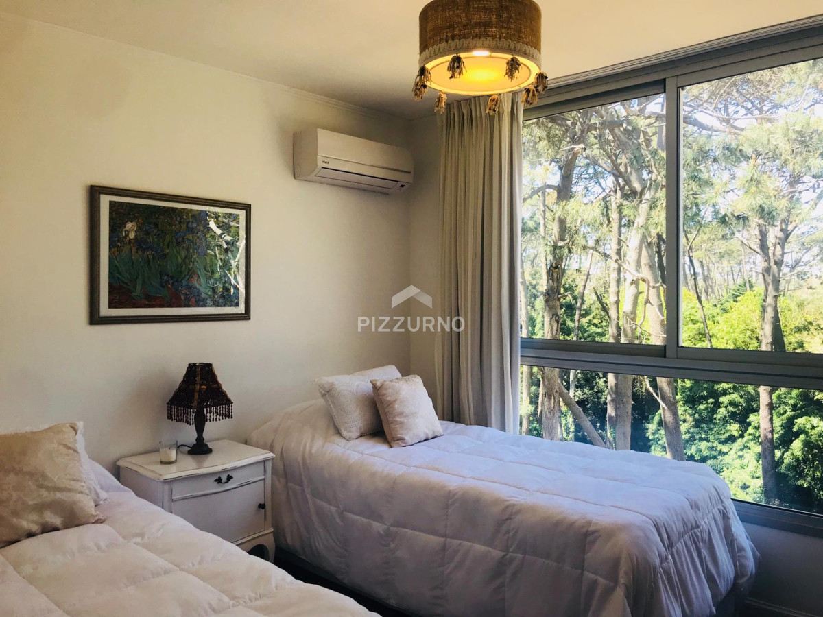 Apartamento Ref.400 - Moderno Apartamento de Dos Dormitorios con Balcón en Venta - Punta del Este