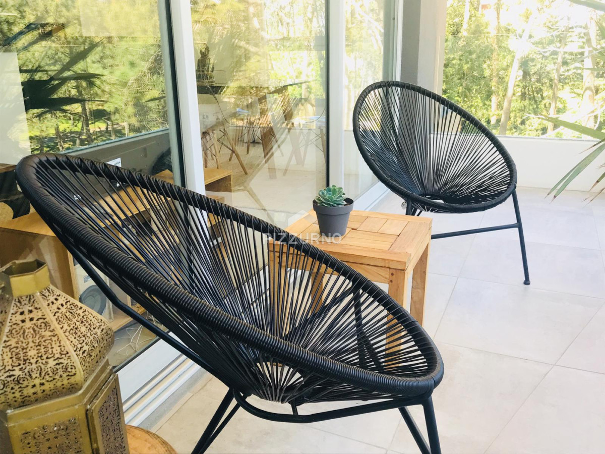 Apartamento Ref.400 - Moderno Apartamento de Dos Dormitorios con Balcón en Venta - Punta del Este