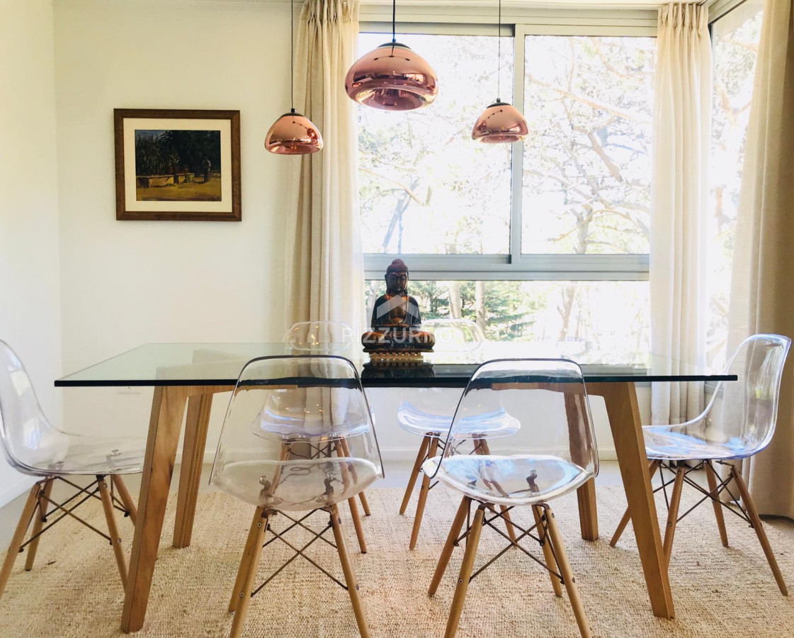 Apartamento Ref.400 - Moderno Apartamento de Dos Dormitorios con Balcón en Venta - Punta del Este