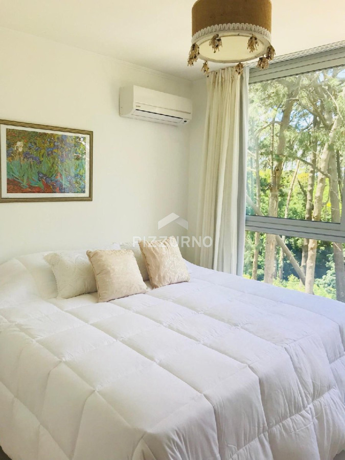 Apartamento Ref.400 - Moderno Apartamento de Dos Dormitorios con Balcón en Venta - Punta del Este