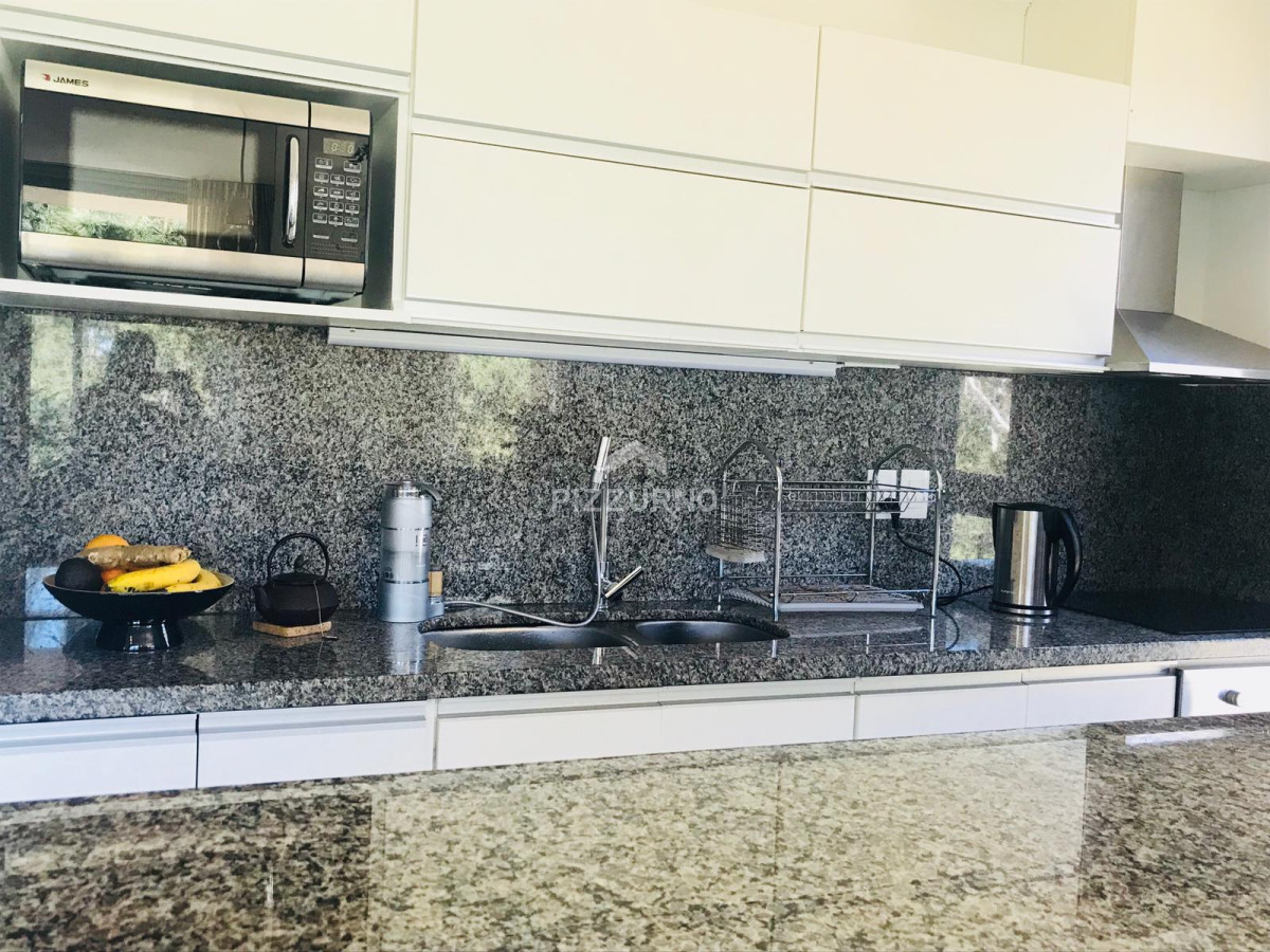 Apartamento Ref.400 - Moderno Apartamento de Dos Dormitorios con Balcón en Venta - Punta del Este